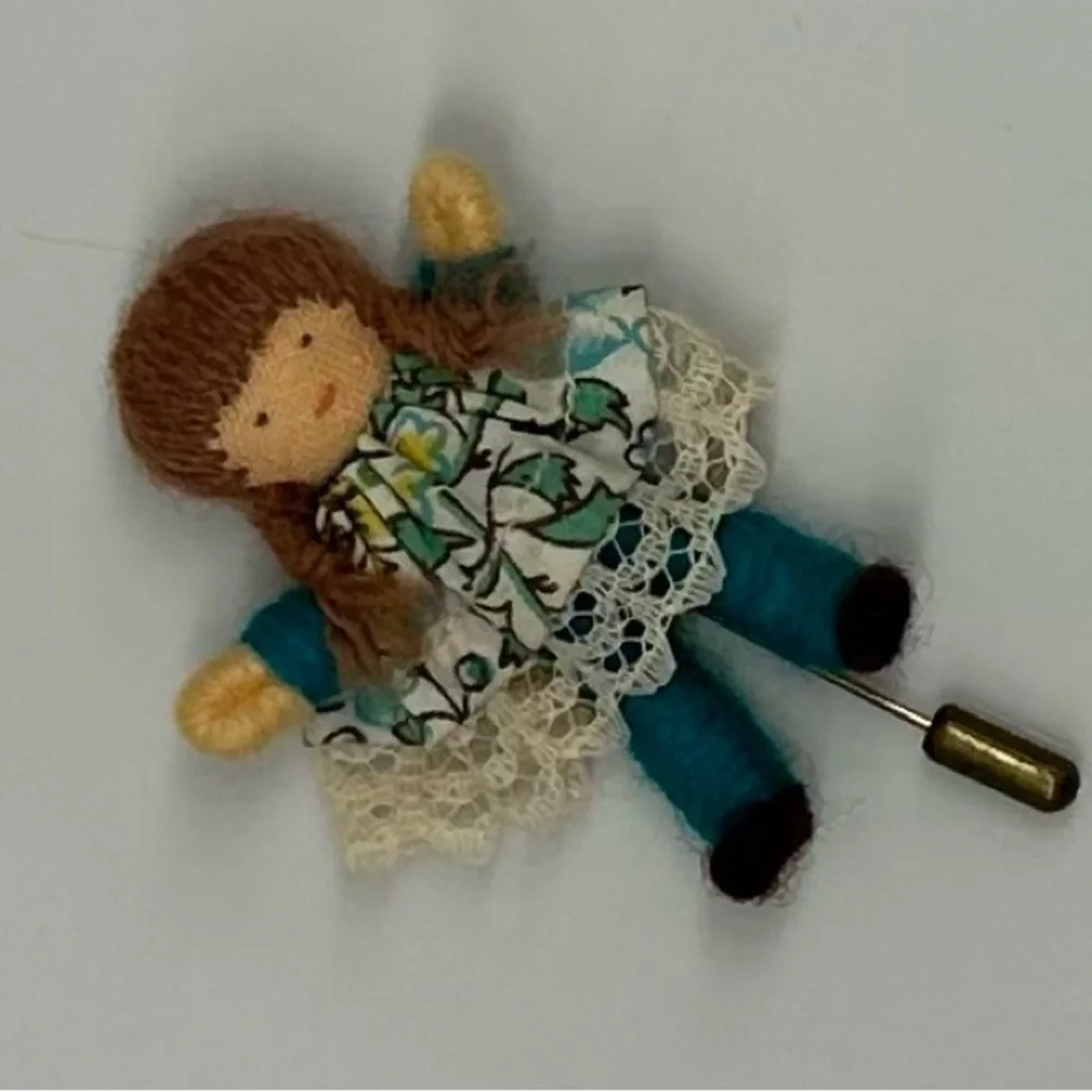 Handmade Doll Pin / Brooch - VINTAGE 1970s - Picture 2 of 7